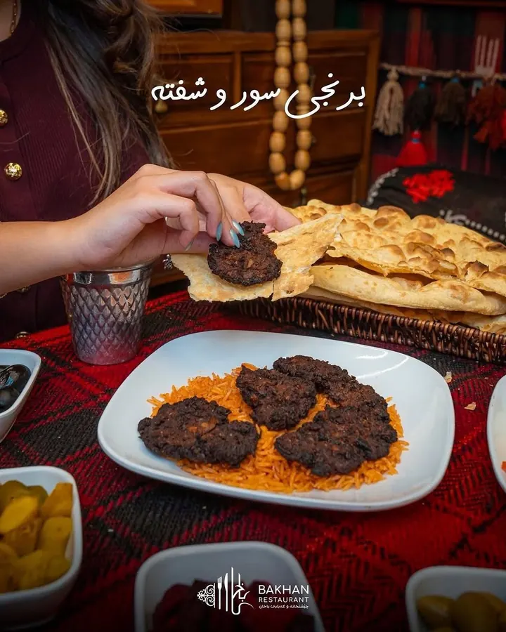 تمن أحمر وكباب طاوة